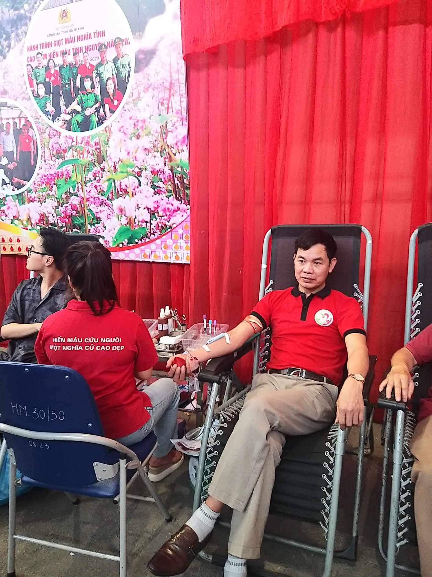Phường Minh Khai tích cực tham gia hiến máu nhân đạo hưởng ứng ngày toàn dân hiến máu tình nguyện
