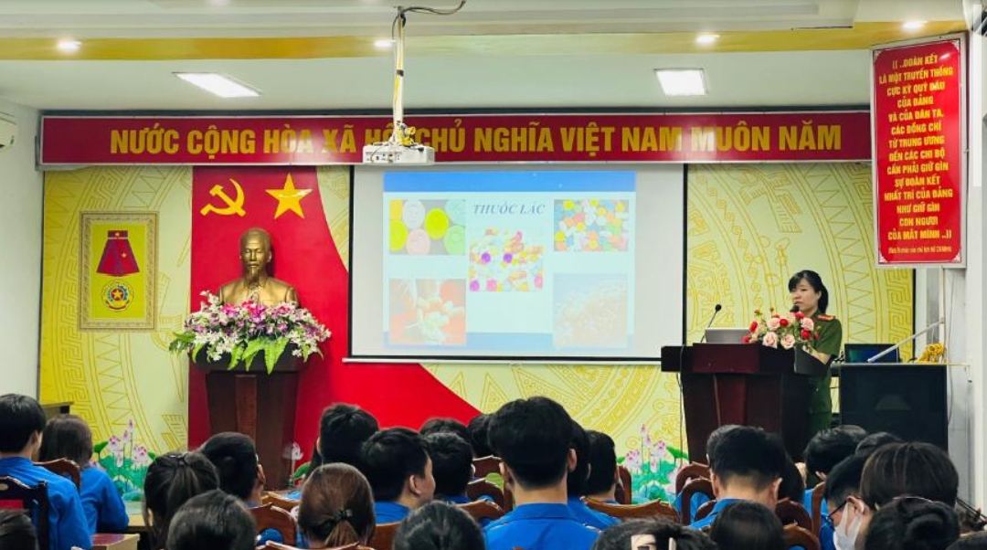 Công an thành phố phối hợp với Đoàn thanh niên phường Minh Khai tổ chức tuyên truyền pháp luật về phòng chống ma túy và Luật an ninh mạng