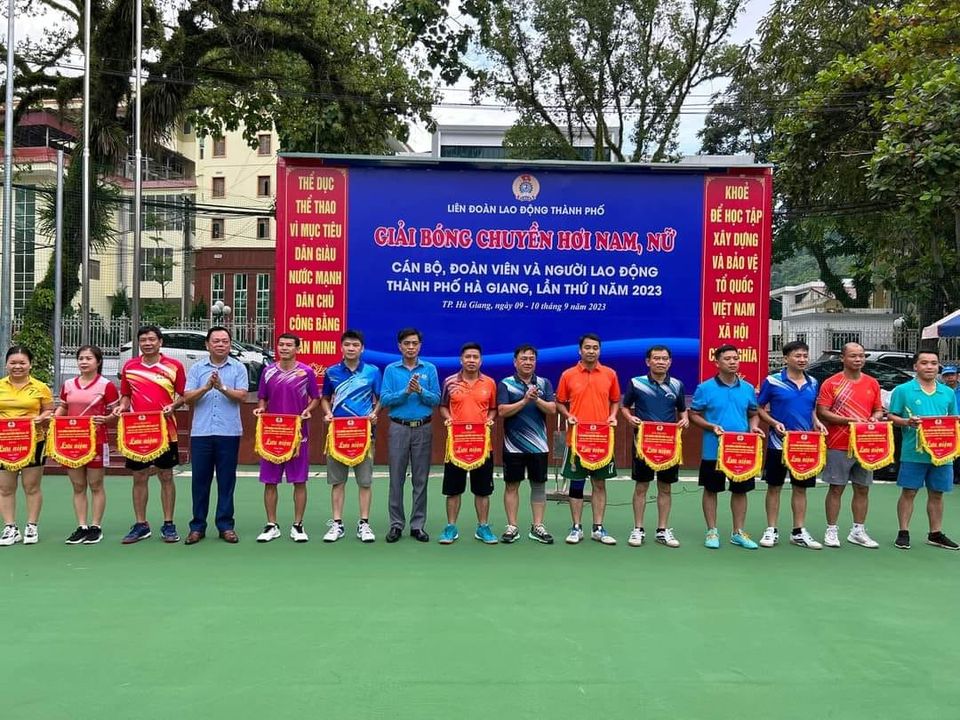 Công đoàn Phường Minh Khai  tham gia giải bóng chuyền hơi nam, nữ do Liên đoàn lao động thành phố Hà Giang tổ chức để chào mừng Đại hội công đoàn tỉnh Hà Giang, nhiệm kỳ 2023- 2028.