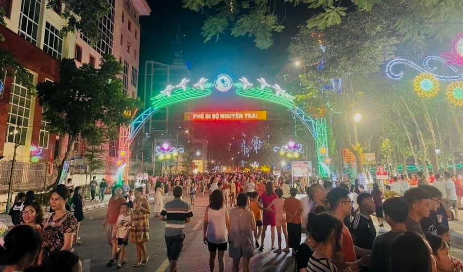 Thành phố Hà Giang hướng tới gắn phố đi bộ với phát triển kinh tế đêm