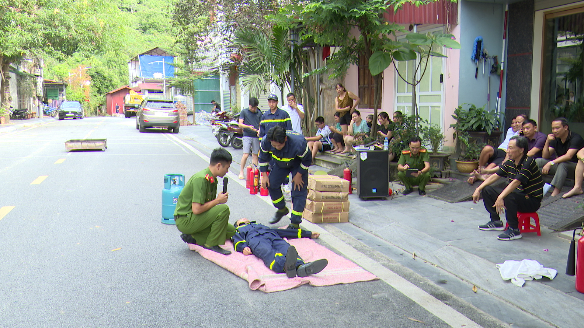 Tập huấn phòng cháy chữa cháy tại Tổ 19, phường Minh Khai